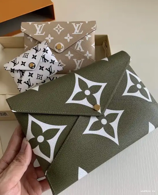 WIS POCHETTE KIRIGAMI VUITTON LOUIS 0430